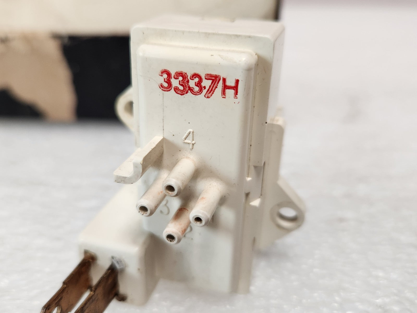 6806900