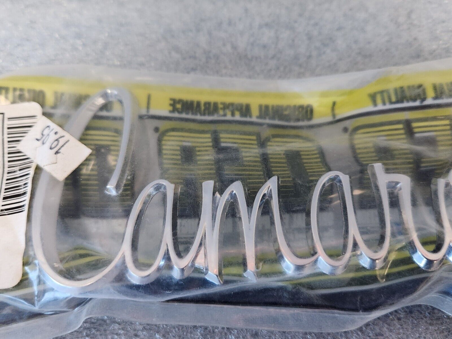 NEW 1970-1974 CAMARO FENDER EMBLEM GM RESTORATION LICENSED 9632310 PAIR EMBLEMS