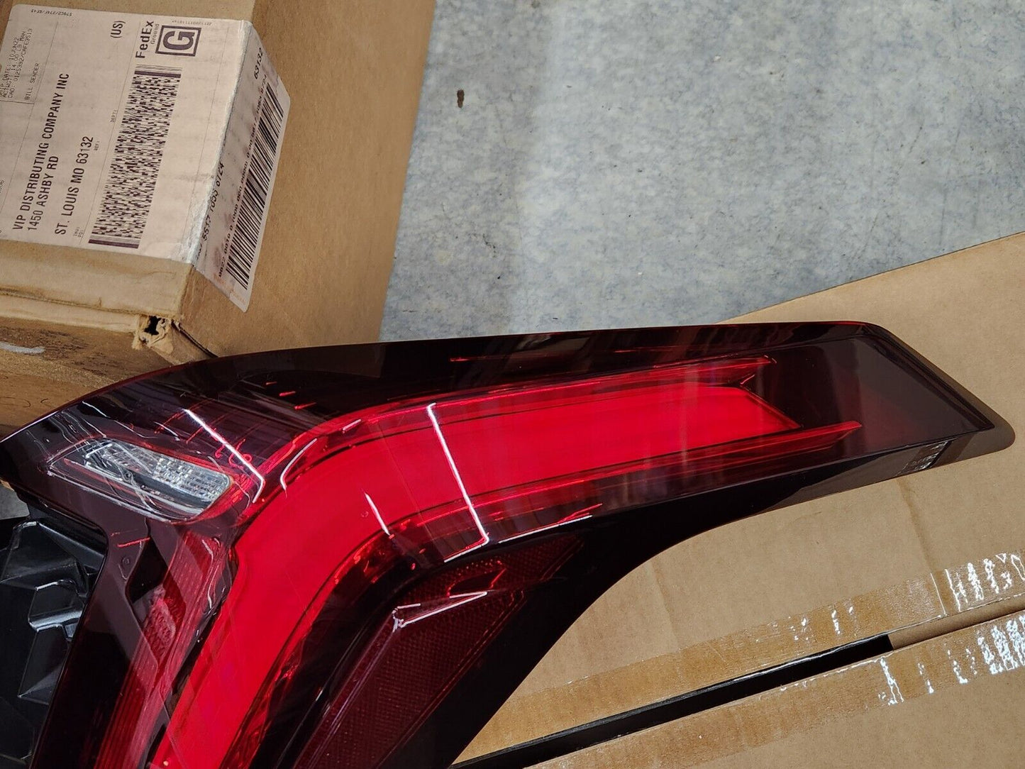 NEW OEM GM Dealer take offs 2020 2021 Cadillac CT4 Taillights Lights Pair L&R