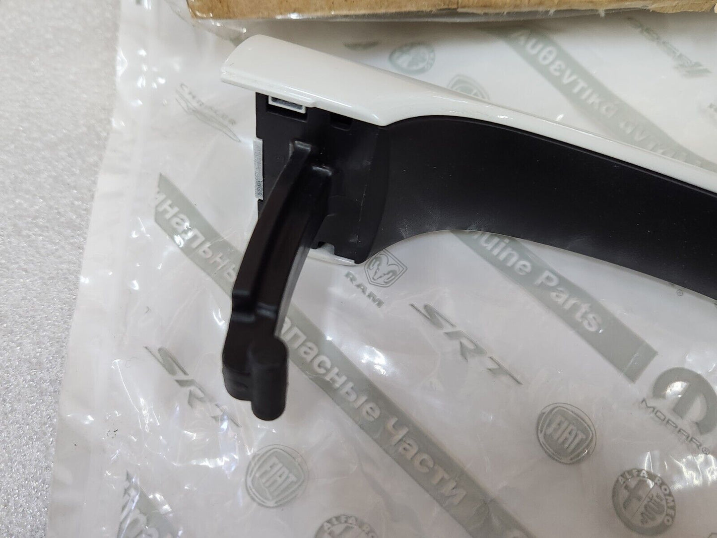 NEW 2017-2023 CHRYSLER PACIFICA REAR LH SLIDING DOOR EXTERIOR HANDLE 5RR31GW7AF