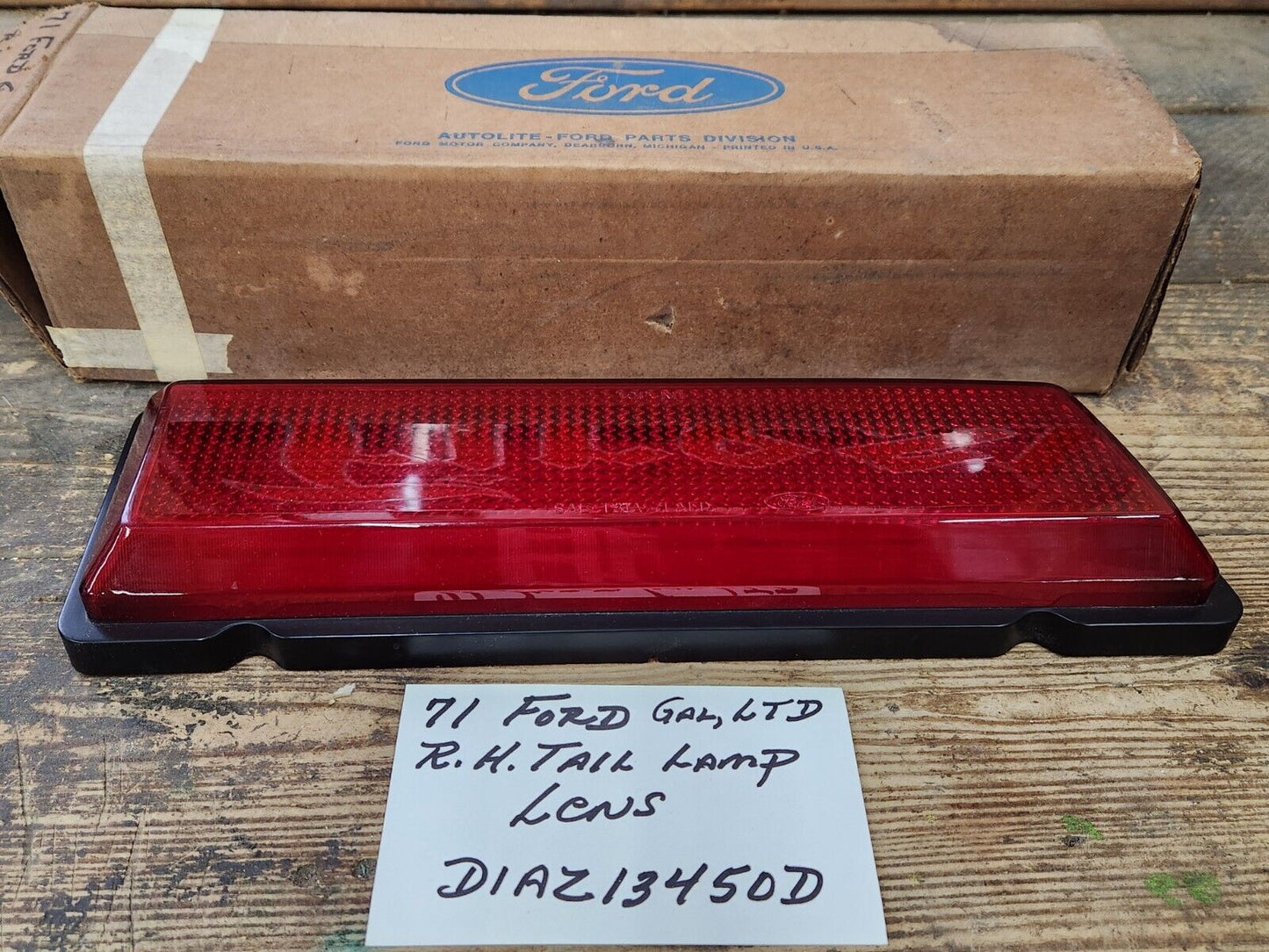 NOS OEM 1971 FORD GALAXIE 500 LTD TAIL LIGHT LENS (RH) PART # D1AZ-13450-D