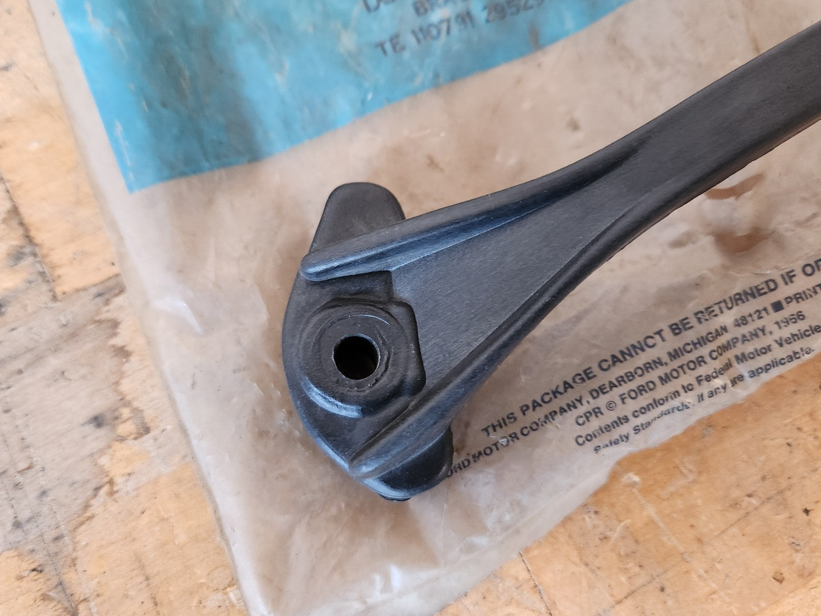 7871304