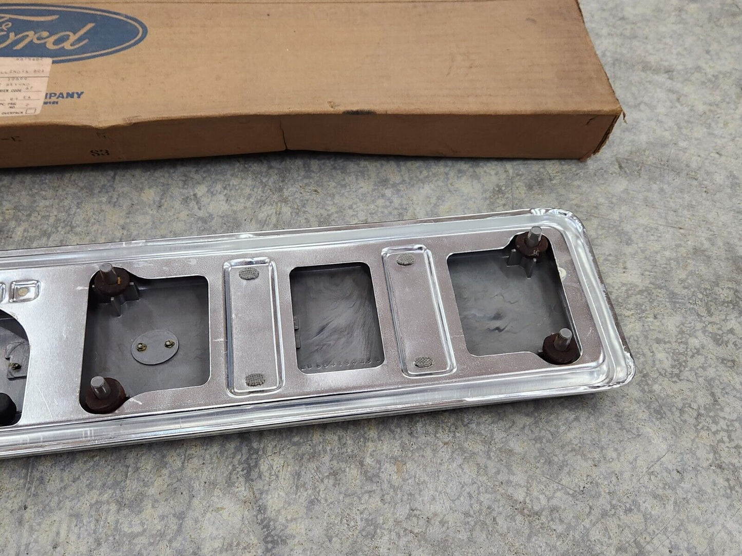 NOS 1975 76 MERCURY MONARCH REAR FINISH BELOW TRUNK TRIM PANEL D54Y-66423A42-E
