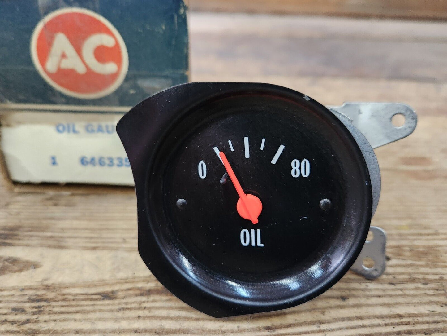 NOS OEM GM Chevy GMC Truck 1973-1977 Square body C10 Oil Pressure Gauge 6463351