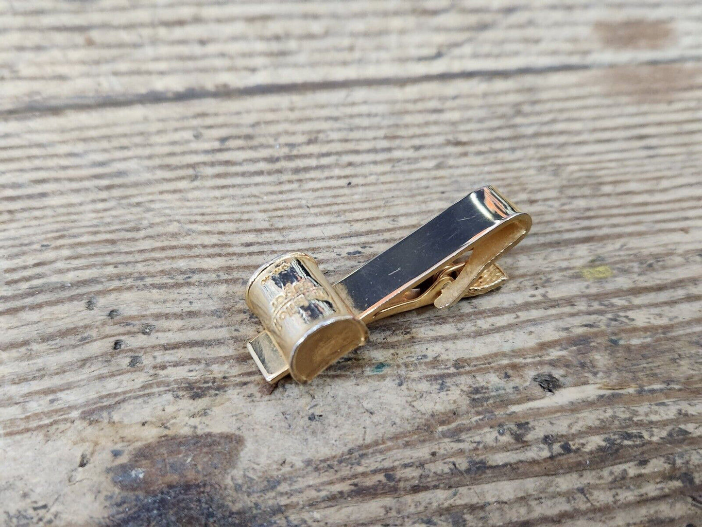 Gold Mobile Oil & Gas Super Oil Can Vintage ENAMEL Tie Bar Clip standard socony