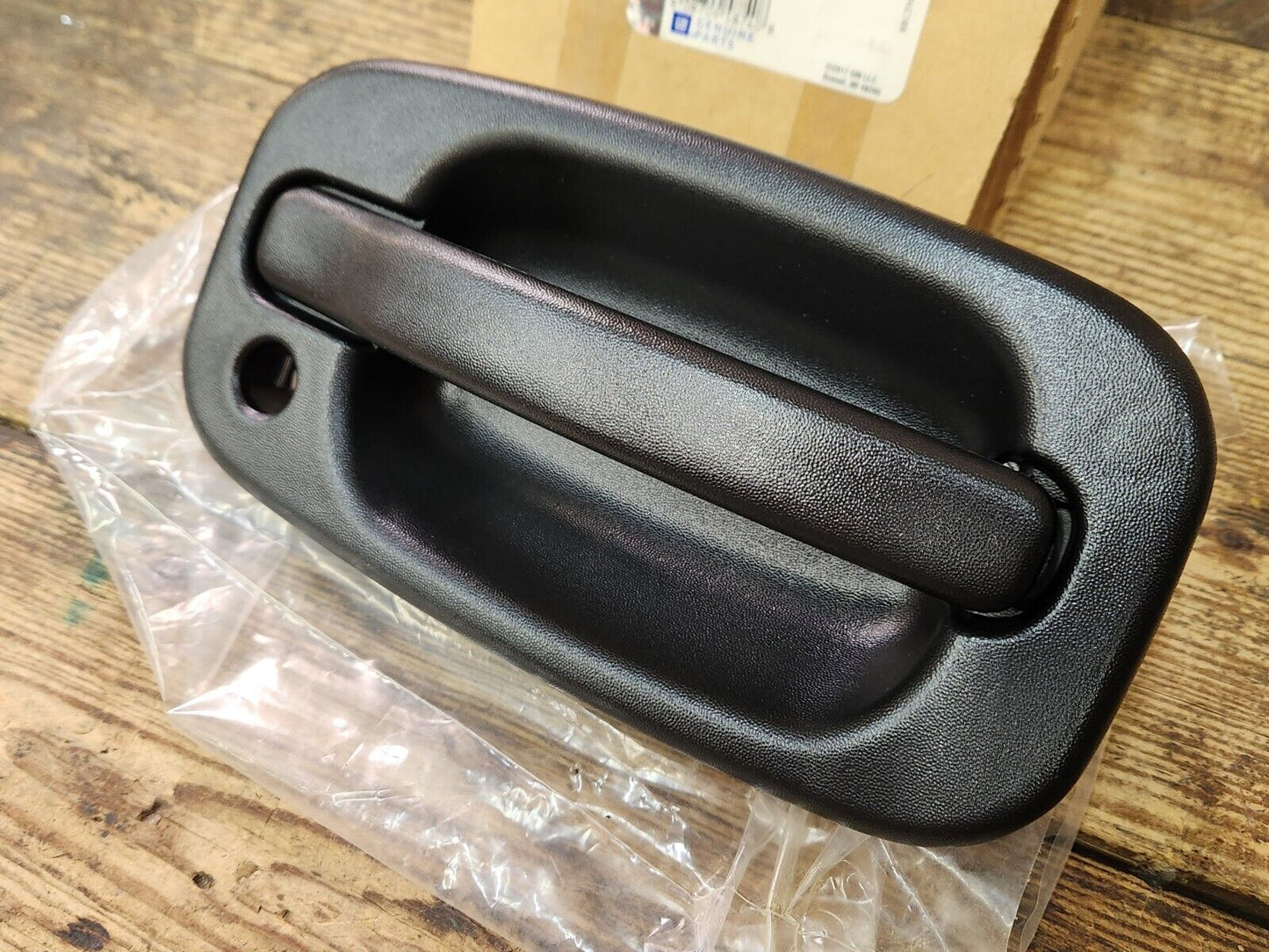 NEW OEM Back Split Door Handle 2000-2006 Chevrolet Tahoe Suburban Yukon 15095436
