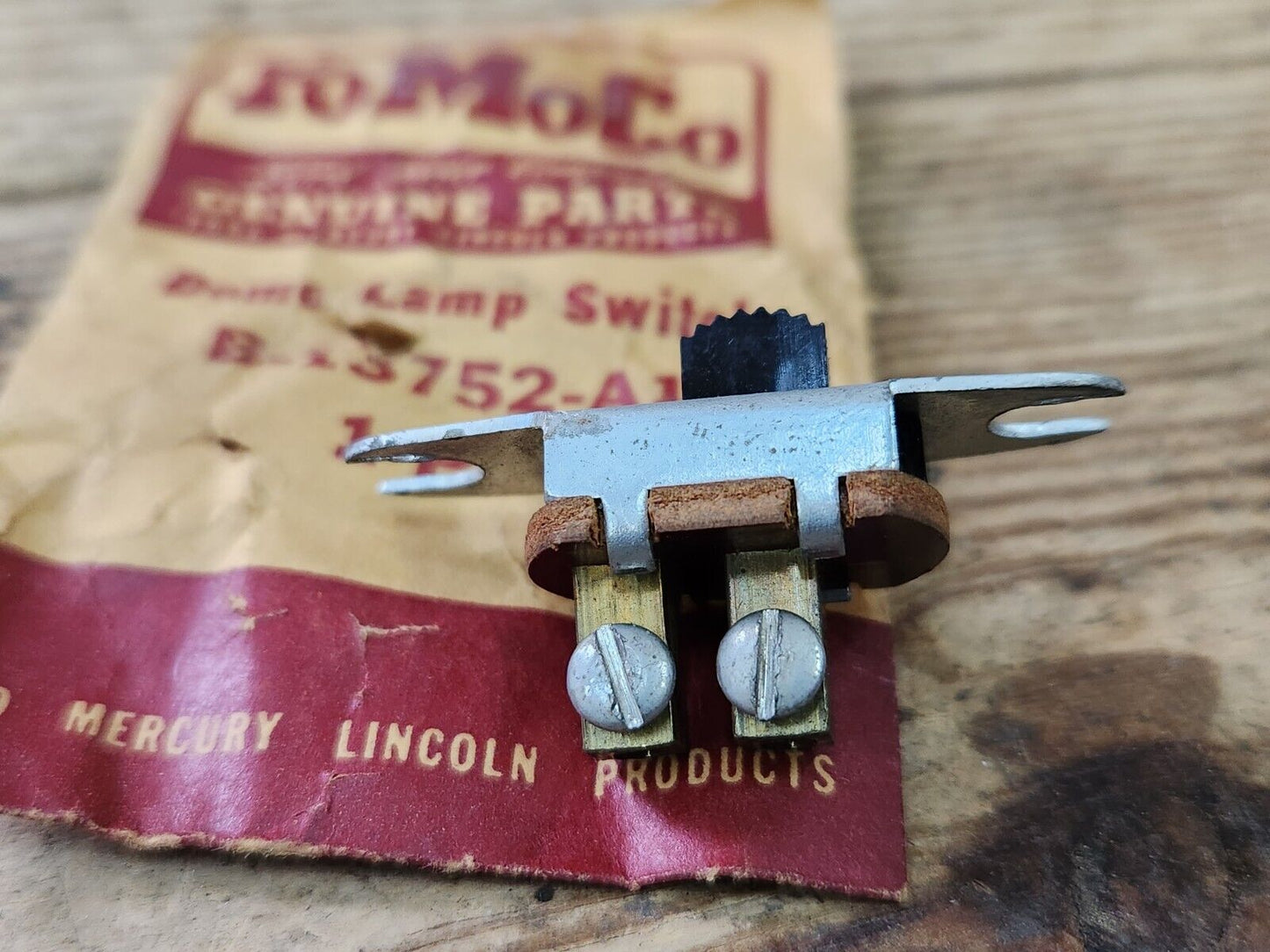 1930s 1940s 1950s FORD CHEVROLET BUICK NASH KAISER PACKARD NOS DOME LIGHT SWITCH