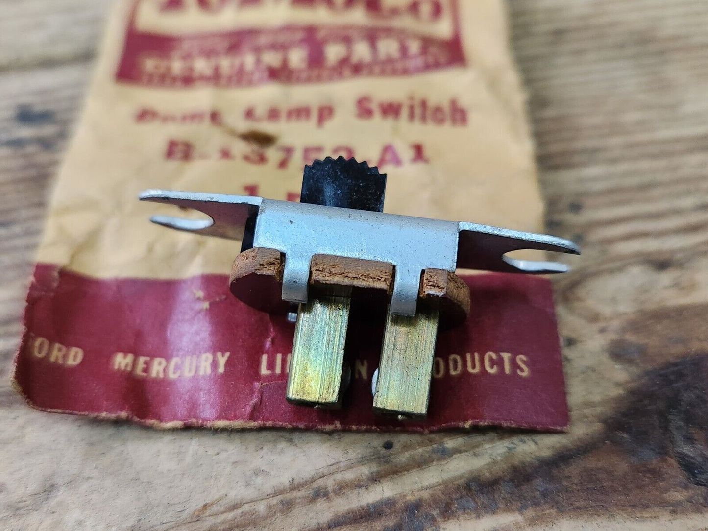 1930s 1940s 1950s FORD CHEVROLET BUICK NASH KAISER PACKARD NOS DOME LIGHT SWITCH