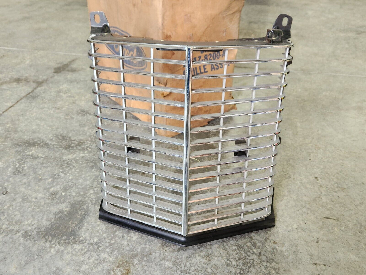NOS 1972 Ford LTD Galaxie 500 Country Squire Ranch Grille in Box D2AZ-8200-A
