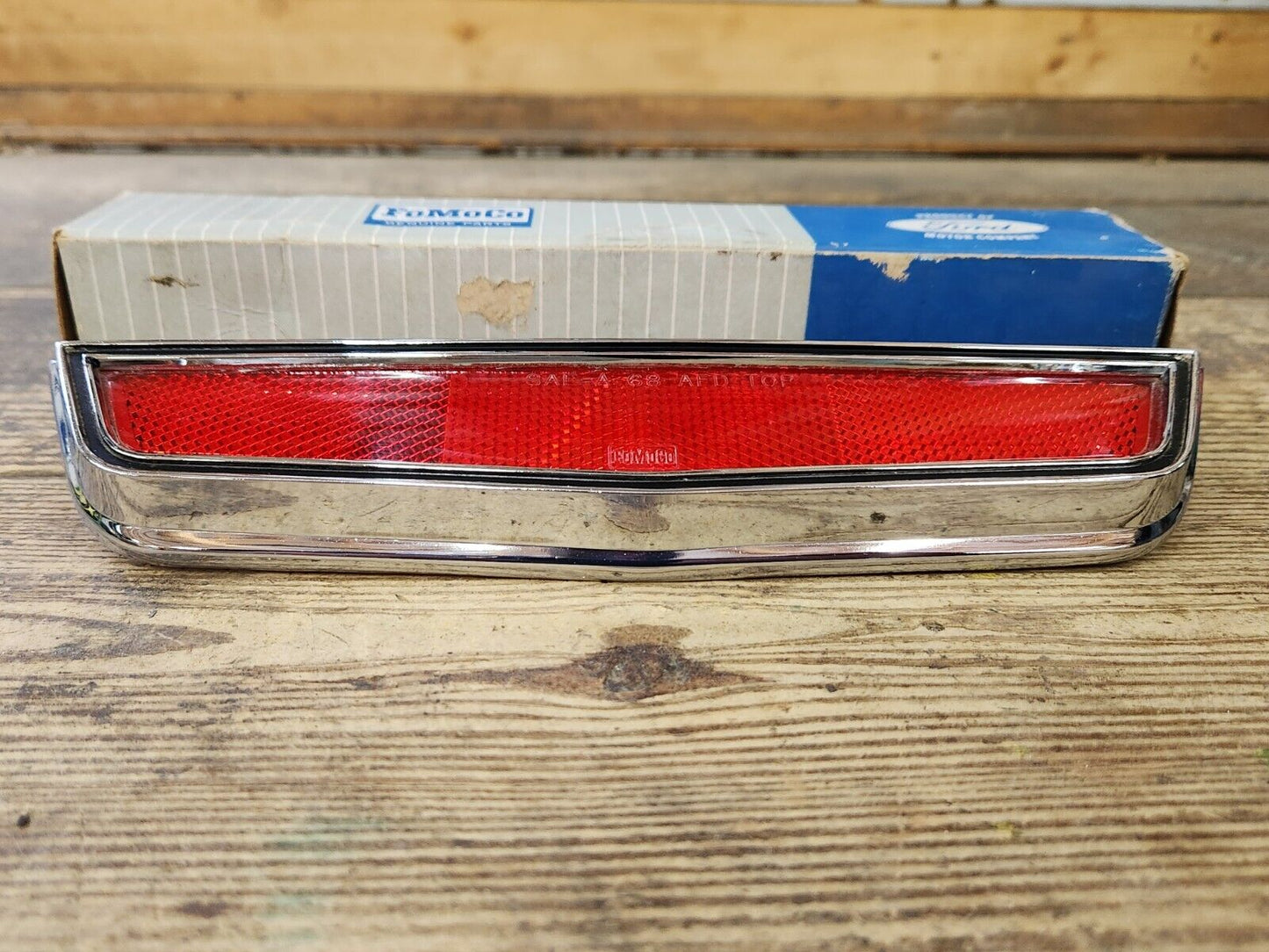 NOS 1968 FORD RANCHERO REAR SIDEMARKER LIGHT LAMP REFLECTOR ASSY C8OZ-13380-F