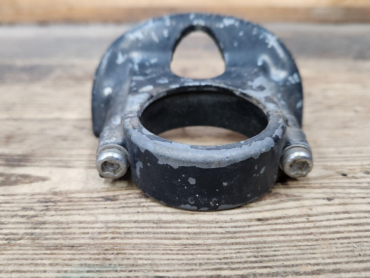 1949 1950 CHEVROLET STYLELINE FLEETLINE COUPE STEERING COLUMN SUPPORT BRACKET