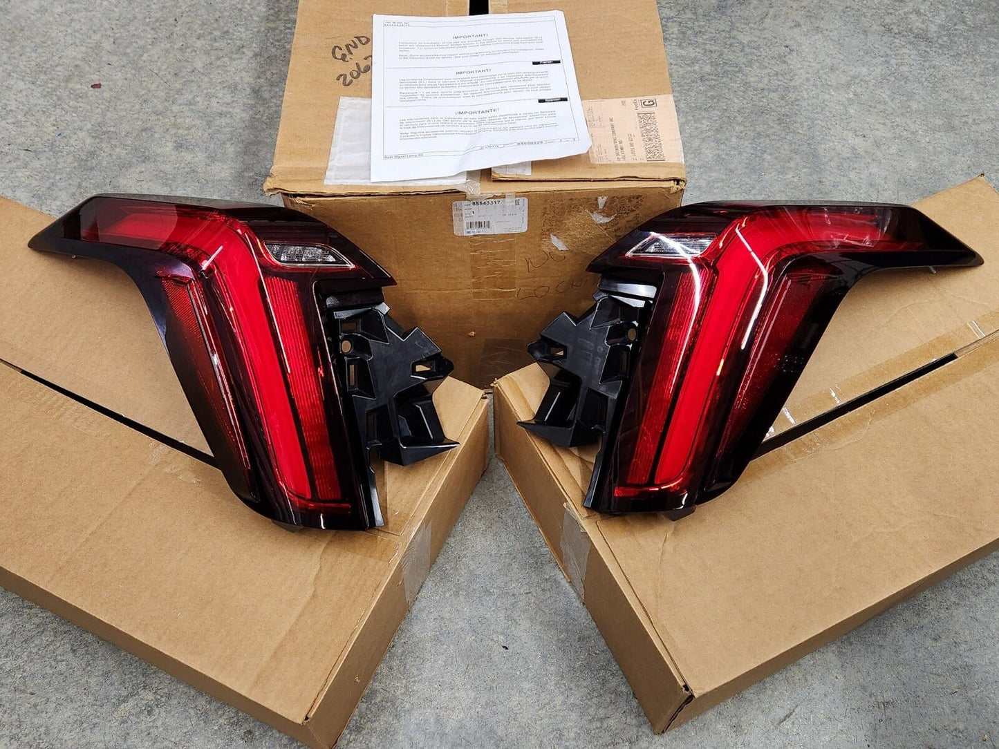 NEW OEM GM Dealer take offs 2020 2021 Cadillac CT4 Taillights Lights Pair L&R