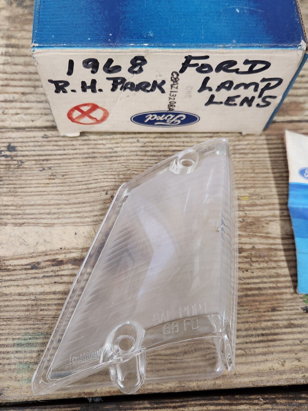 NOS OEM 1968 Ford Galaxie LTD Station Wagon RH PARKING LAMP LENS C8AZ-13208-A