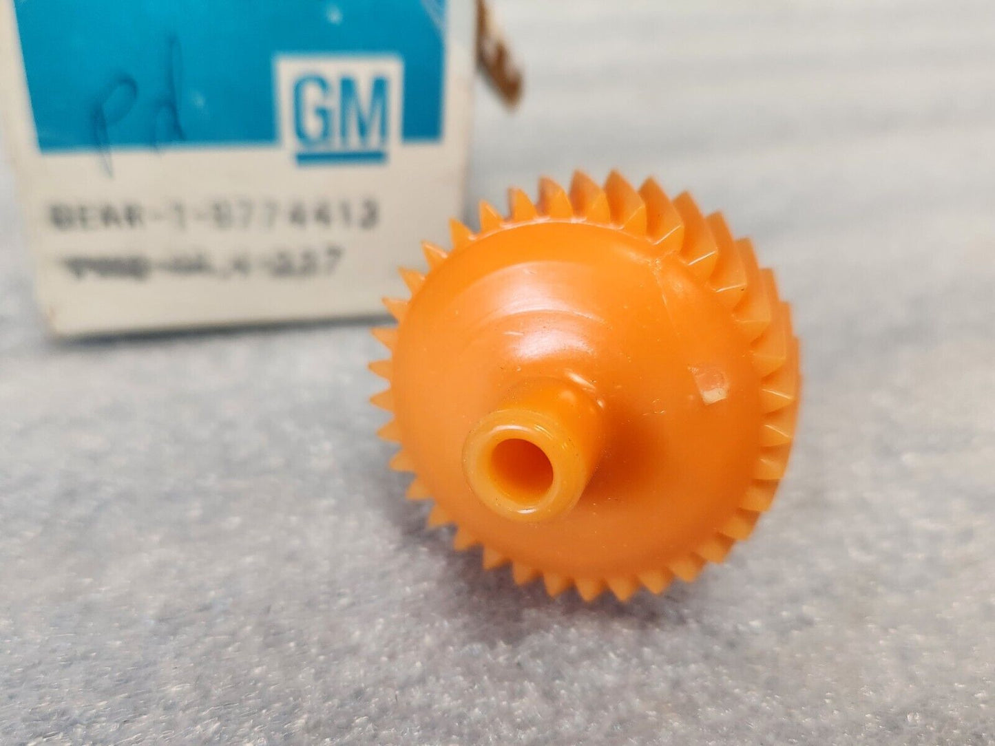 NOS OEM GM 1967-81 Transmission Speedometer Driven 35 Tooth Gear Orange 9774413