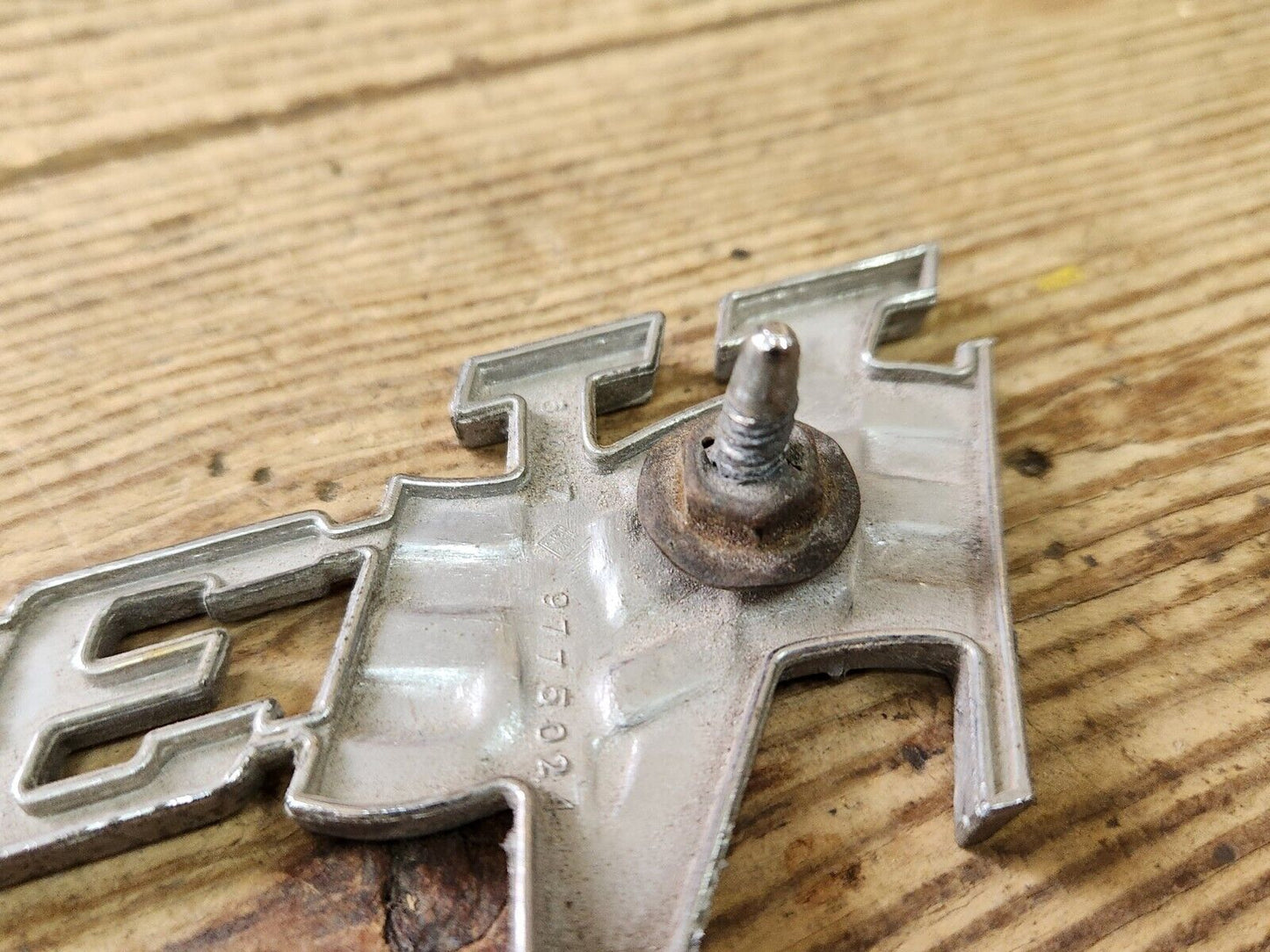 1963-1967 Pontiac emblem 326-V8 #64096 9776023