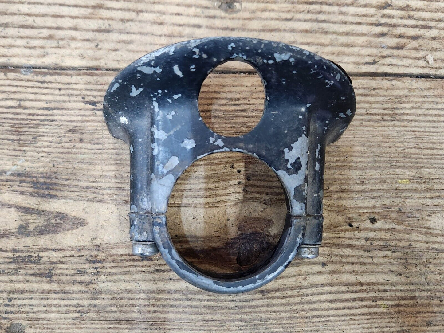 1949 1950 CHEVROLET STYLELINE FLEETLINE COUPE STEERING COLUMN SUPPORT BRACKET