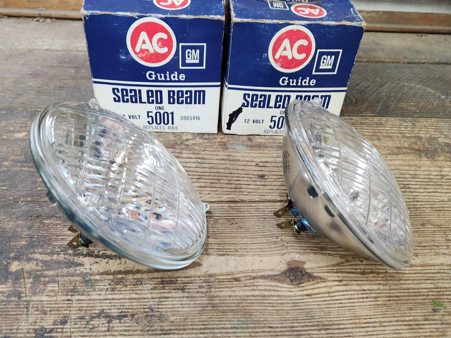2 NOS AC Guide 5001 Sealed Beam Headlights GM 5965416 4001 12 Volt New OEM H71