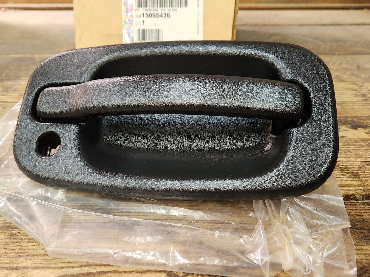 NEW OEM Back Split Door Handle 2000-2006 Chevrolet Tahoe Suburban Yukon 15095436