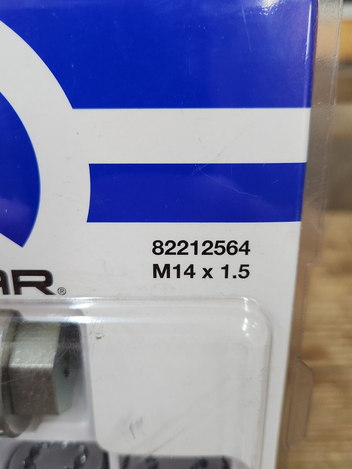 NEW 11-24 Ram 1500 DT Grand Cherokee Durango Locking Lug Nuts Wheel Locks Mopar