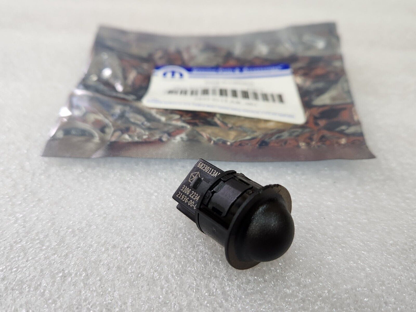 NEW OEM MOPAR 15-17 JEEP DODGE CHRYSLER TEMPERATURE SUNLOAD SENSOR 68230113AB