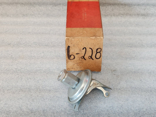 NEW 6-228 Distributor Vacuum Advance Control 657 Casting 1956 Rambler 6-cyl USA