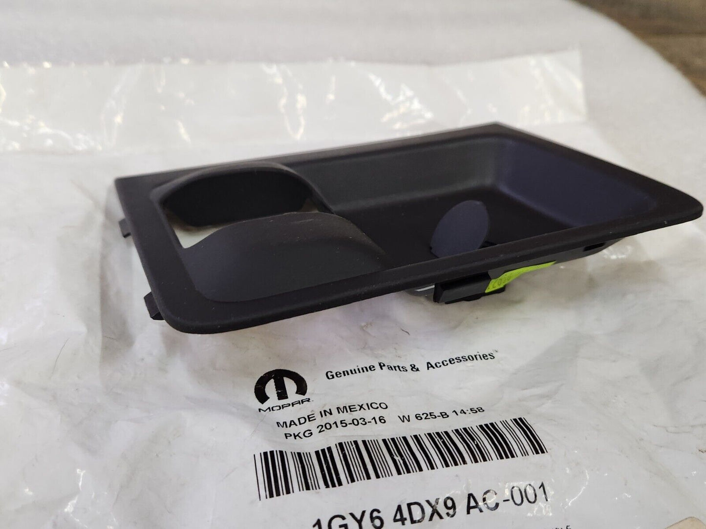 NEW OEM 13-19 RAM 1500 2500 3500 4500 RELEASE HANDLE BEZEL REAR R/H 1GY64DX9AD