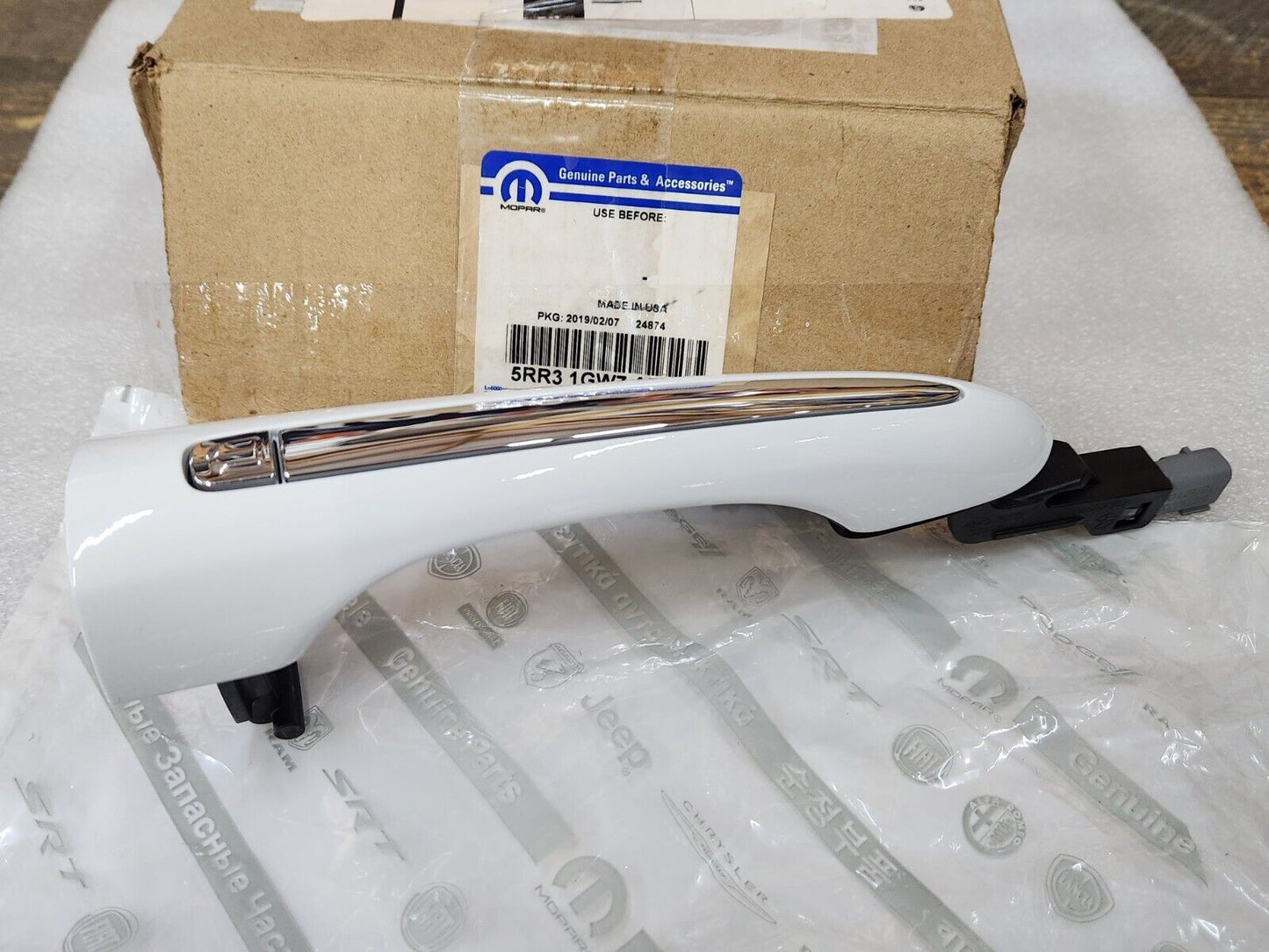 NEW 2017-2023 CHRYSLER PACIFICA REAR LH SLIDING DOOR EXTERIOR HANDLE 5RR31GW7AF