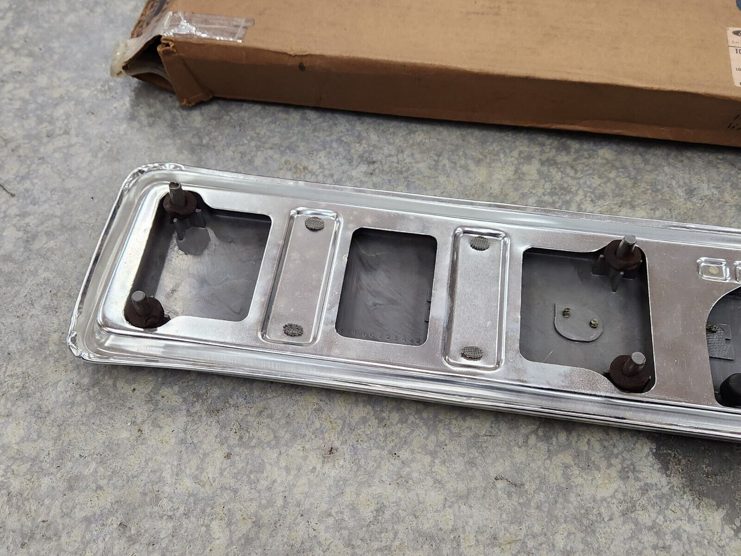 NOS 1975 76 MERCURY MONARCH REAR FINISH BELOW TRUNK TRIM PANEL D54Y-66423A42-E