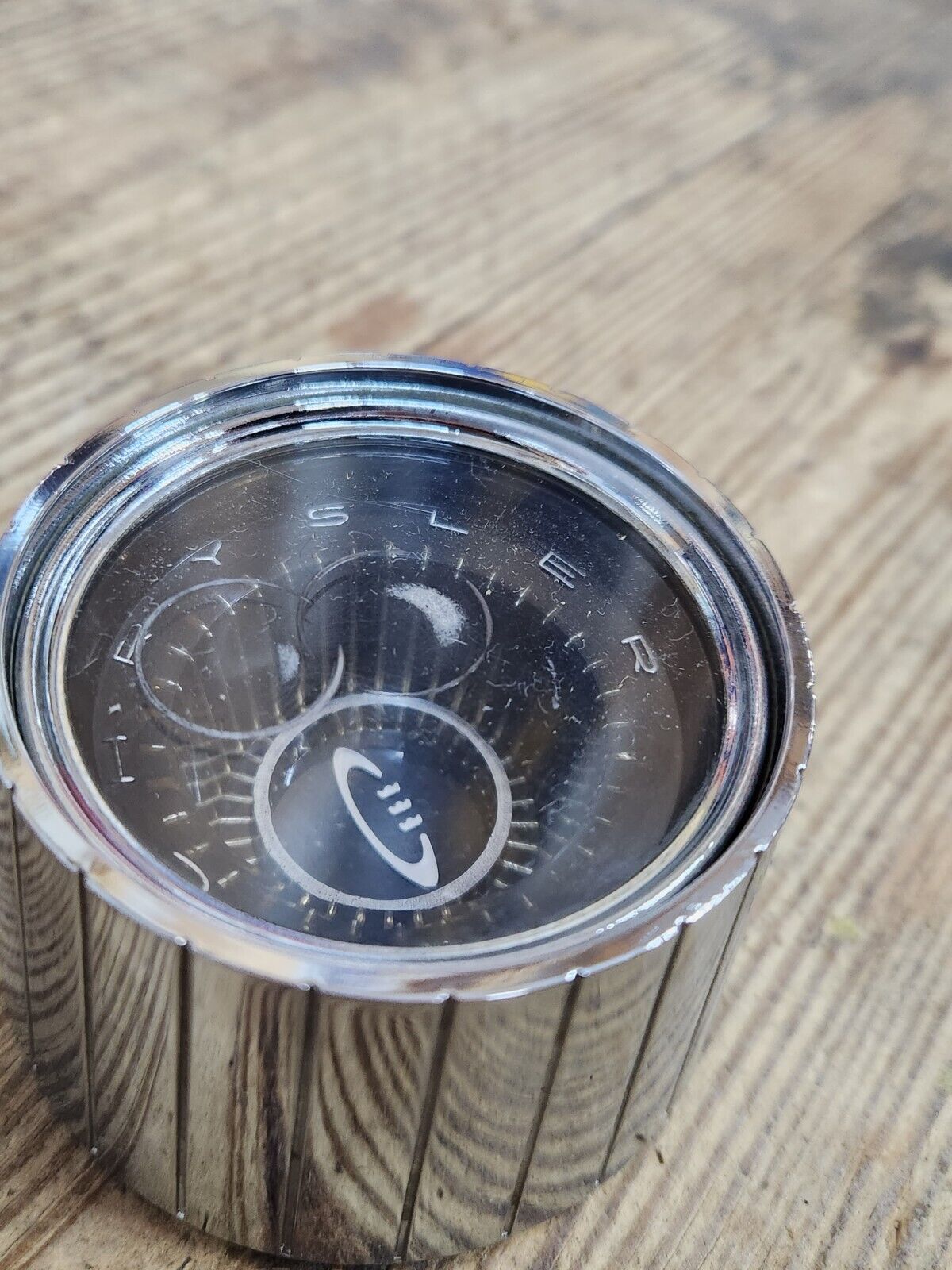 1963 1964 CHRYSLER NEWPORT 300 STEERING WHEEL HORN BUTTON CENTER CAP EMBLEM OEM