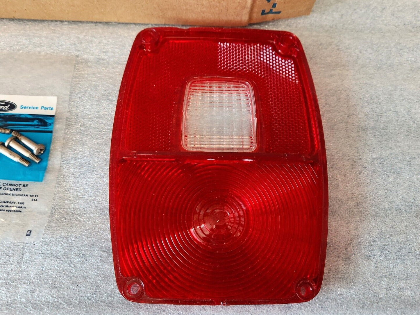 NOS OEM 1973-1976 Ford Truck Light Med Heavy Duty Tailight Lens D3TZ-13450-B