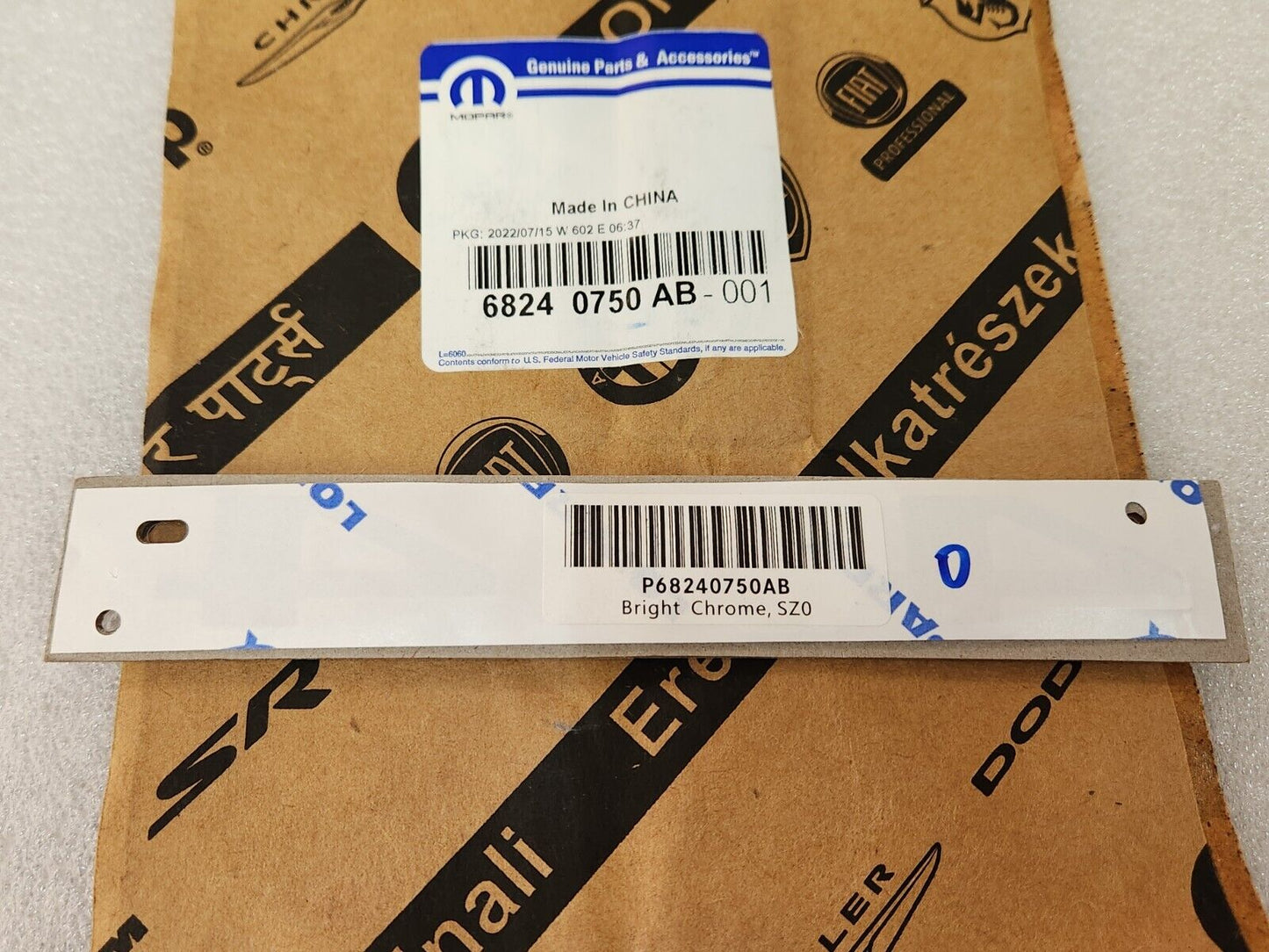 2014-2020 JEEP GRAND CHEROKEE 4X4 LIFTGATE HATCH CHROME NAMEPLATE EMBLEM OEM