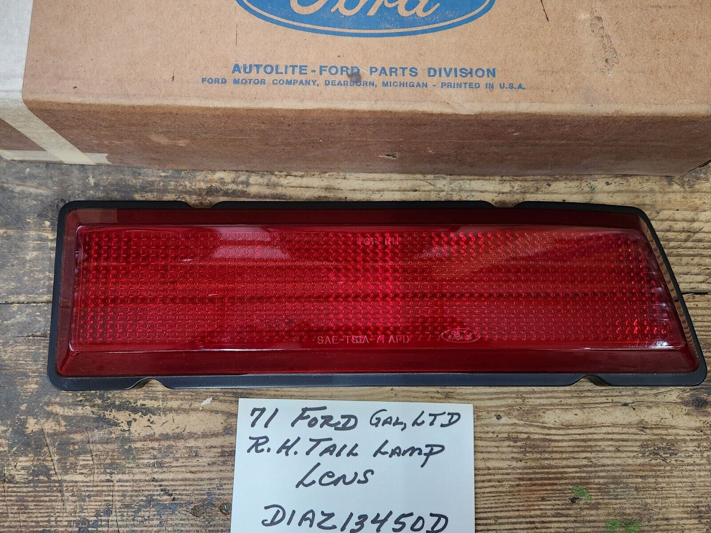 NOS OEM 1971 FORD GALAXIE 500 LTD TAIL LIGHT LENS (RH) PART # D1AZ-13450-D