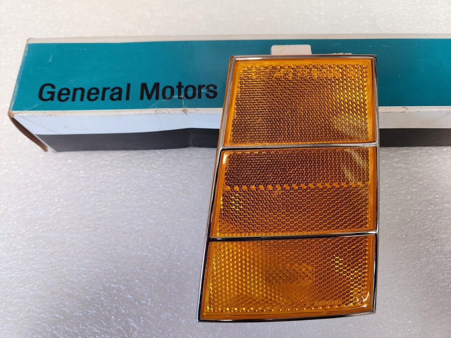 NOS 1979 CHEVY CAPRICE HEAD LIGHT BEZEL CORNER FENDER SIDE MARKER LAMP LENS RH