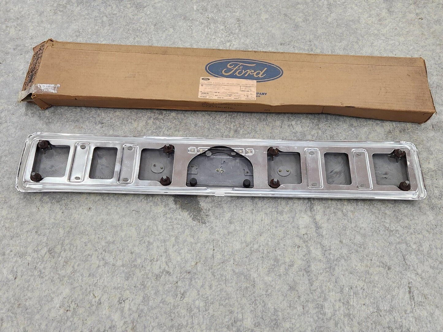NOS 1975 76 MERCURY MONARCH REAR FINISH BELOW TRUNK TRIM PANEL D54Y-66423A42-E