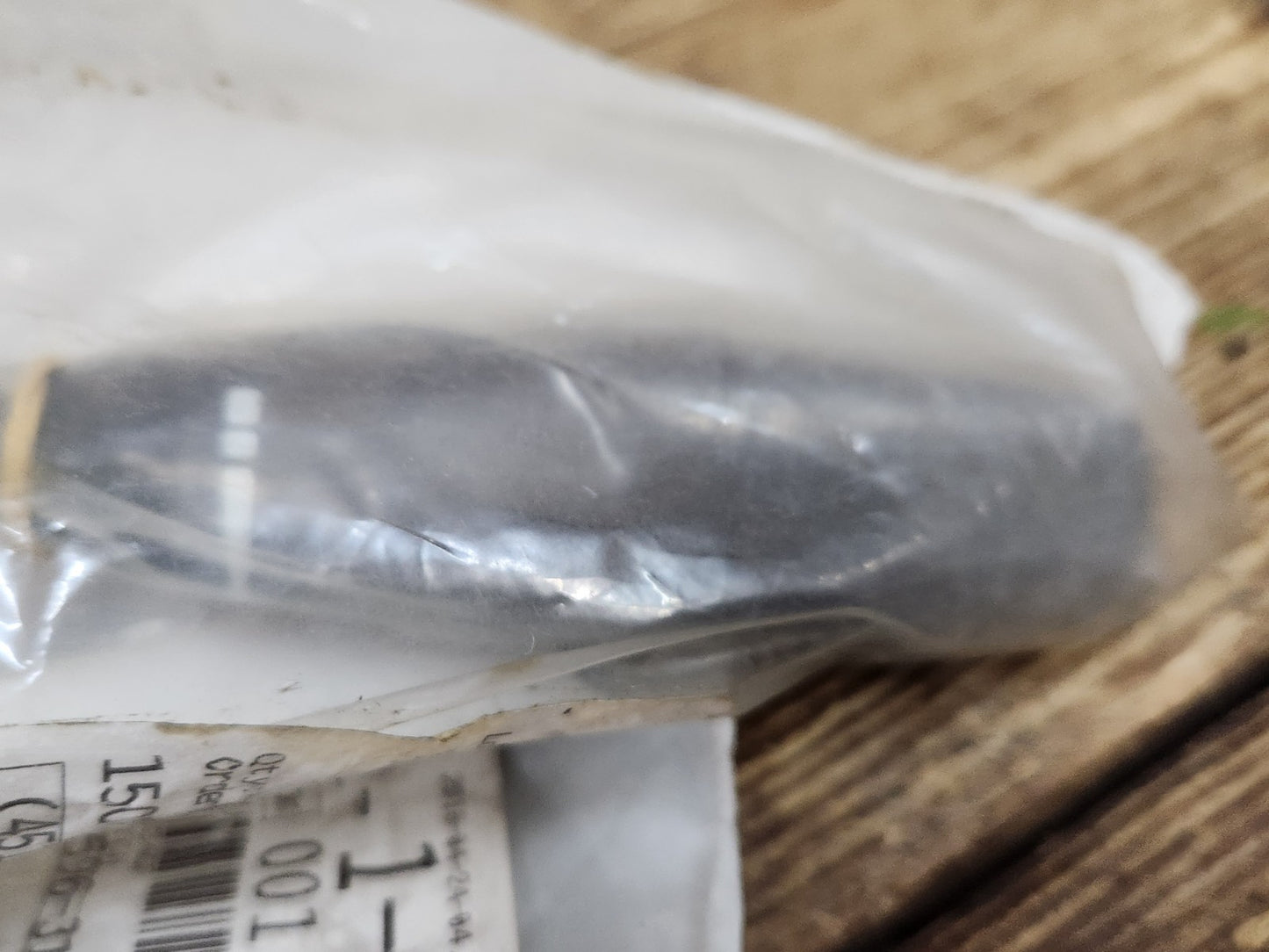 6933573
