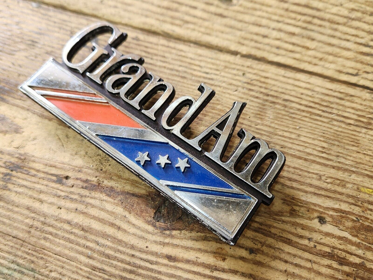 1974 PONTIAC GRAND AM TRUNK LID EMBLEM OEM 9676369 GM