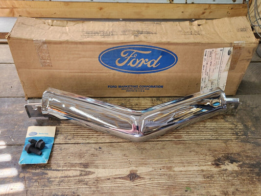 NOS 1971 FORD GALAXIE LTD CUSTOM 500 COUNTRY SQUIRE FRONT CENTER BUMPER MOULDING