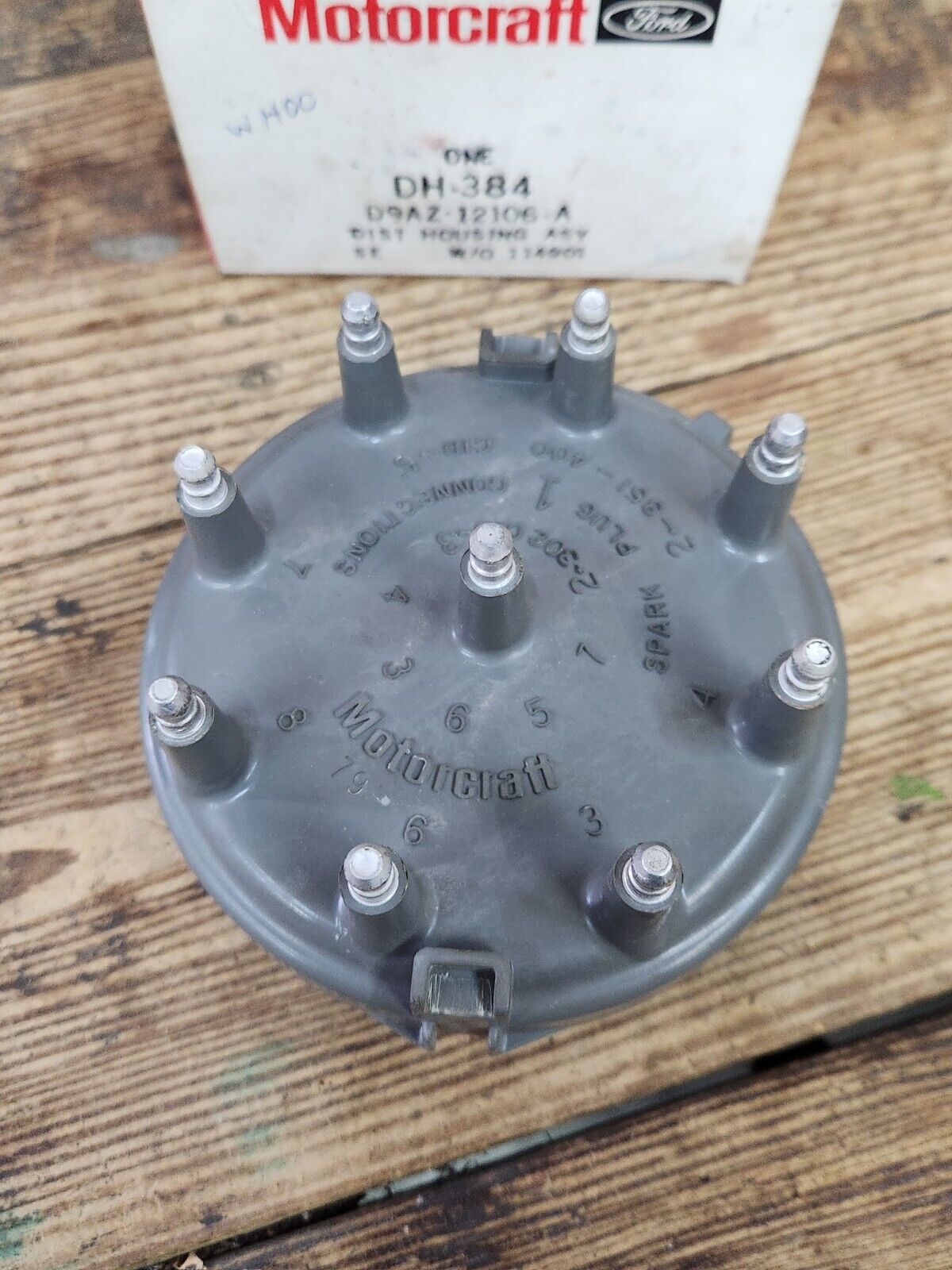 NOS OEM 1979 - 1982 Ford 351W Distributor Cap D9AZ-12106-A   DH-384