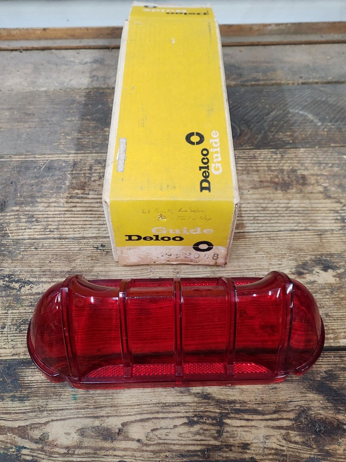 NOS OEM GM 1961 BUICK LESABRE GUIDE RH TAIL LIGHT LENS 5952048 Guide Delco