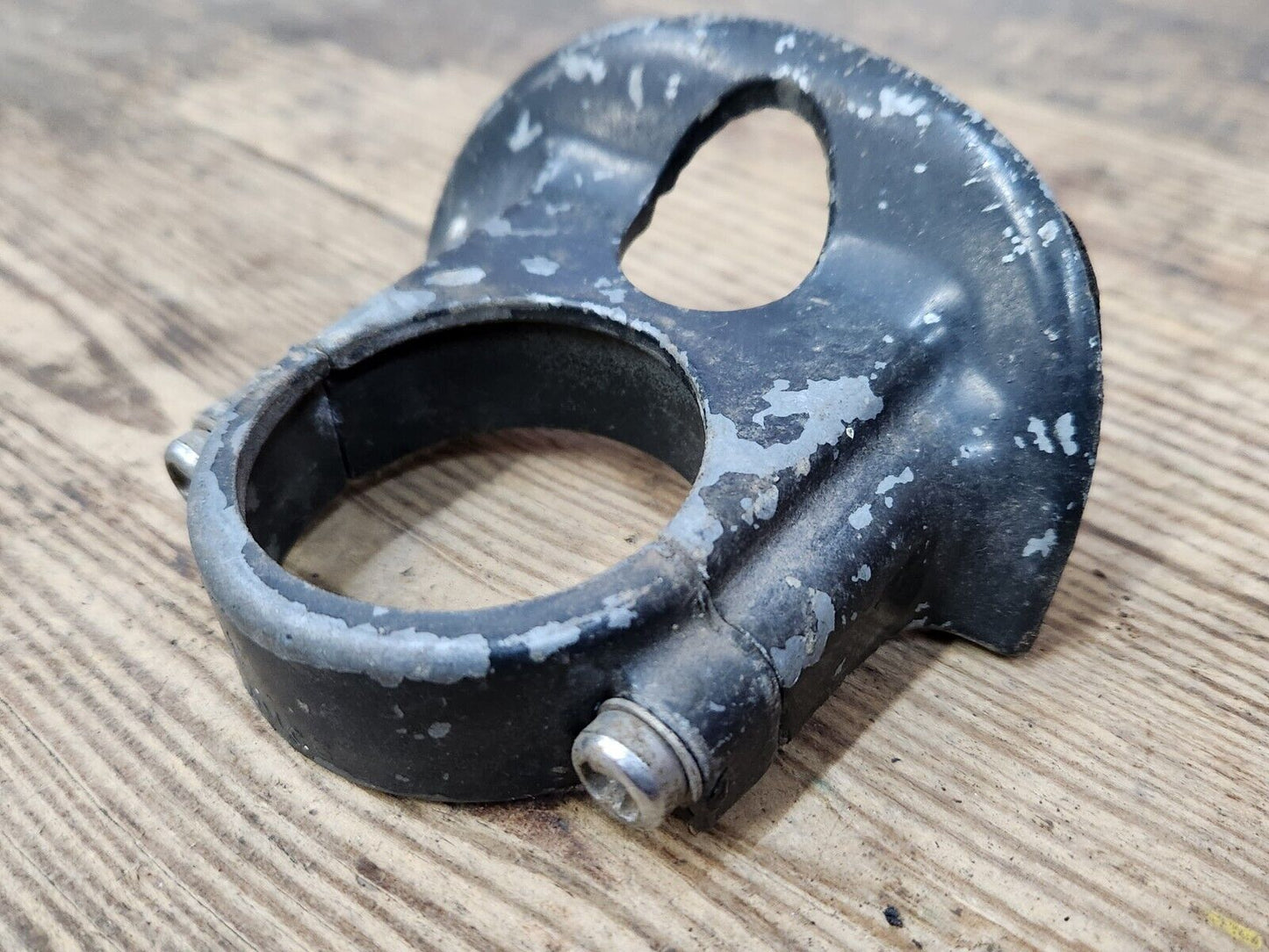 1949 1950 CHEVROLET STYLELINE FLEETLINE COUPE STEERING COLUMN SUPPORT BRACKET