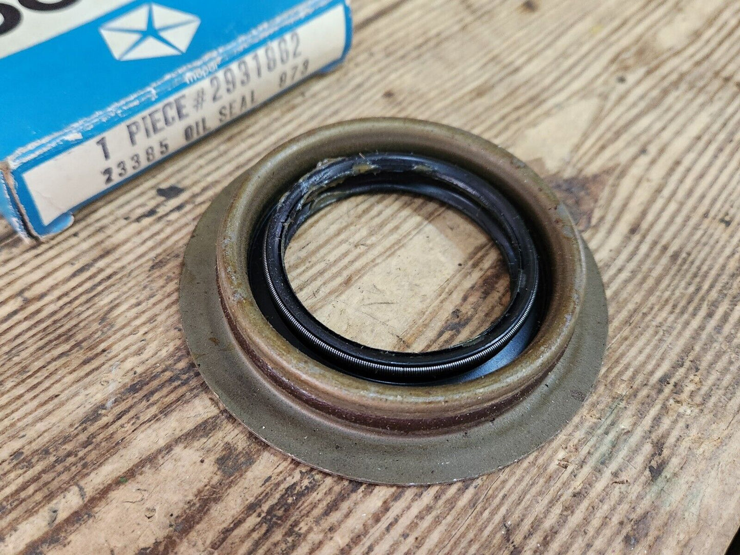 NOS MOPAR 1970 71 DODGE PLYMOUTH CHRYSLER REAR PINION SEAL 8.75 AXLE w/489 CASE