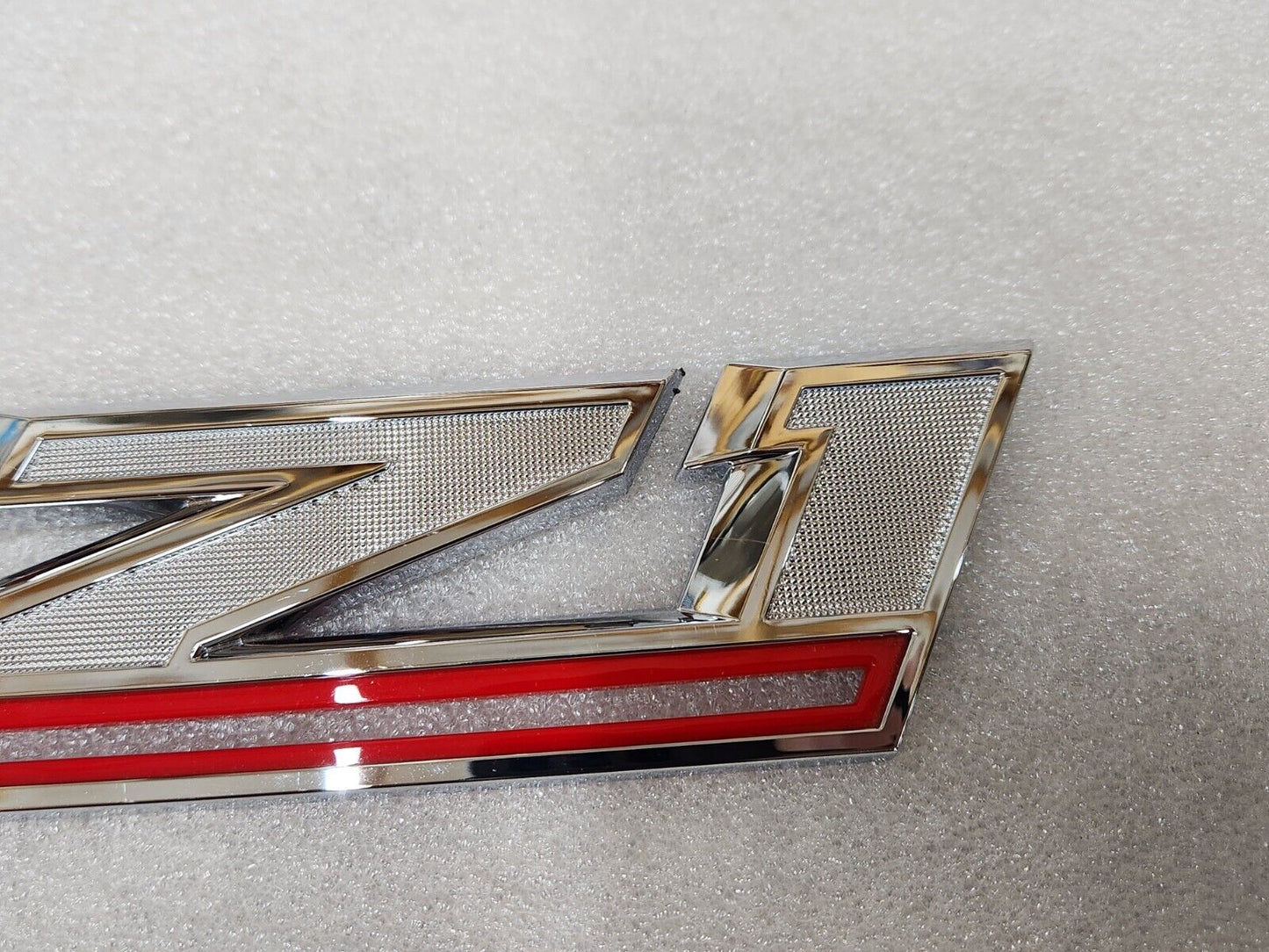 NEW OEM Z71 Fender Emblem Badge RH 2019-2023 Chevrolet Chevy Silverado 84632695