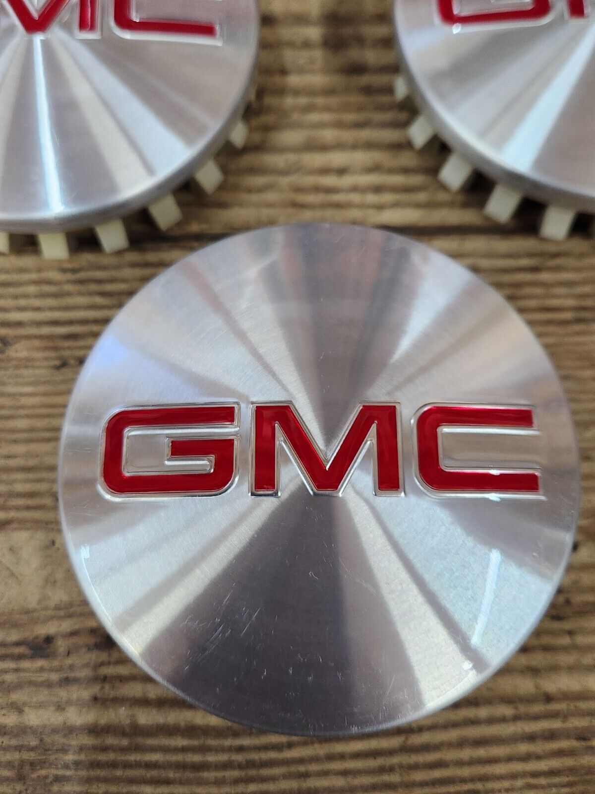 OEM GM 3 pcs GMC Brushed Aluminum wheel Center Caps 22837060 3.25" Sierra Yukon