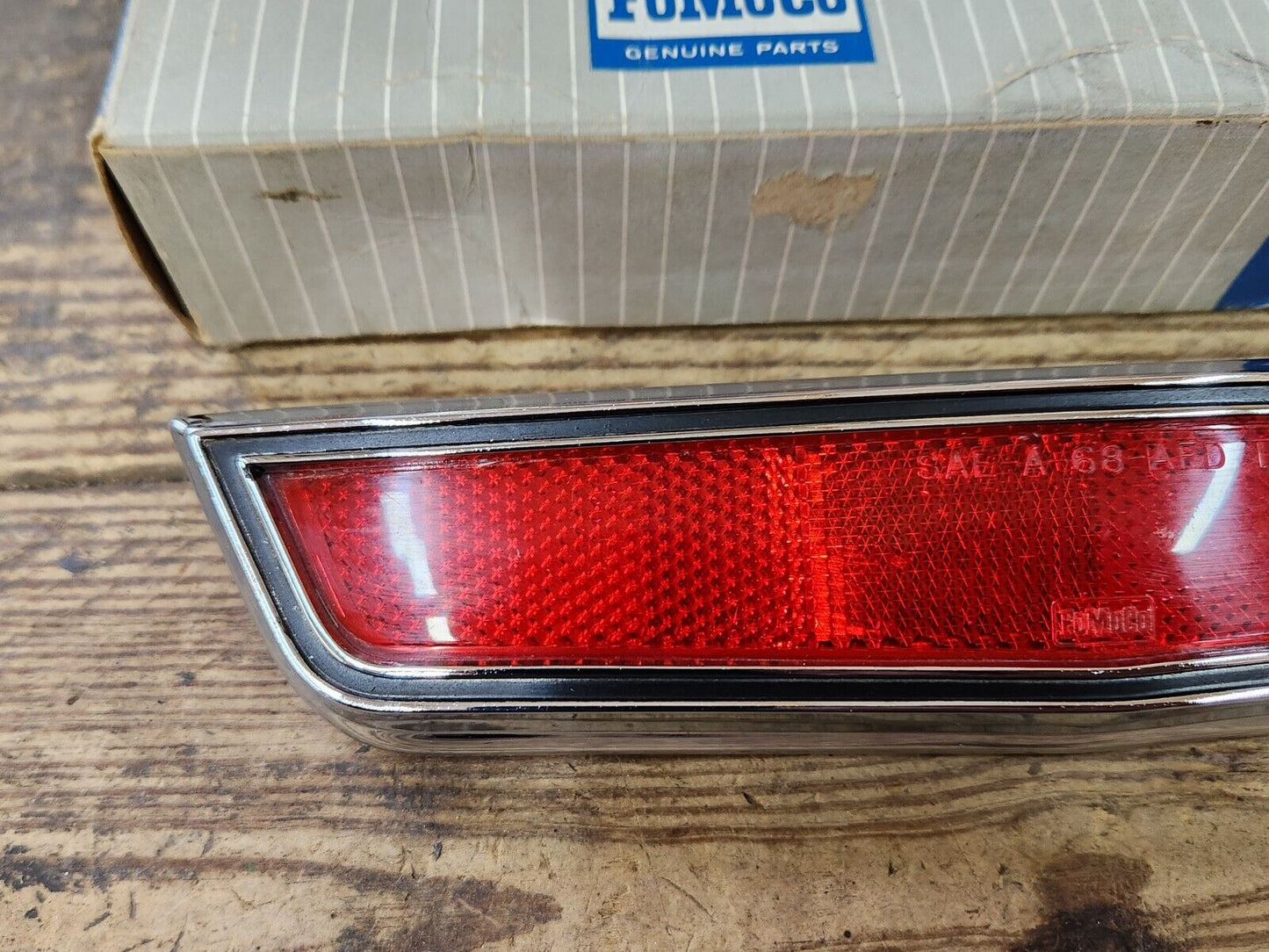 NOS 1968 FORD RANCHERO REAR SIDEMARKER LIGHT LAMP REFLECTOR ASSY C8OZ-13380-F