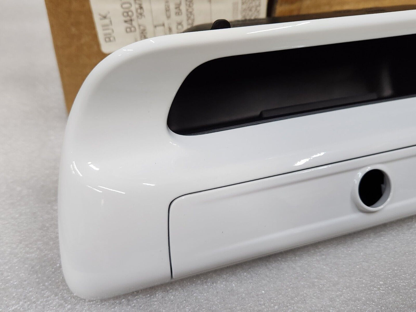 NEW OEM MOPAR RAM 1500 DT Bright White All Body Color Tailgate Handle 6RN79GW7AA