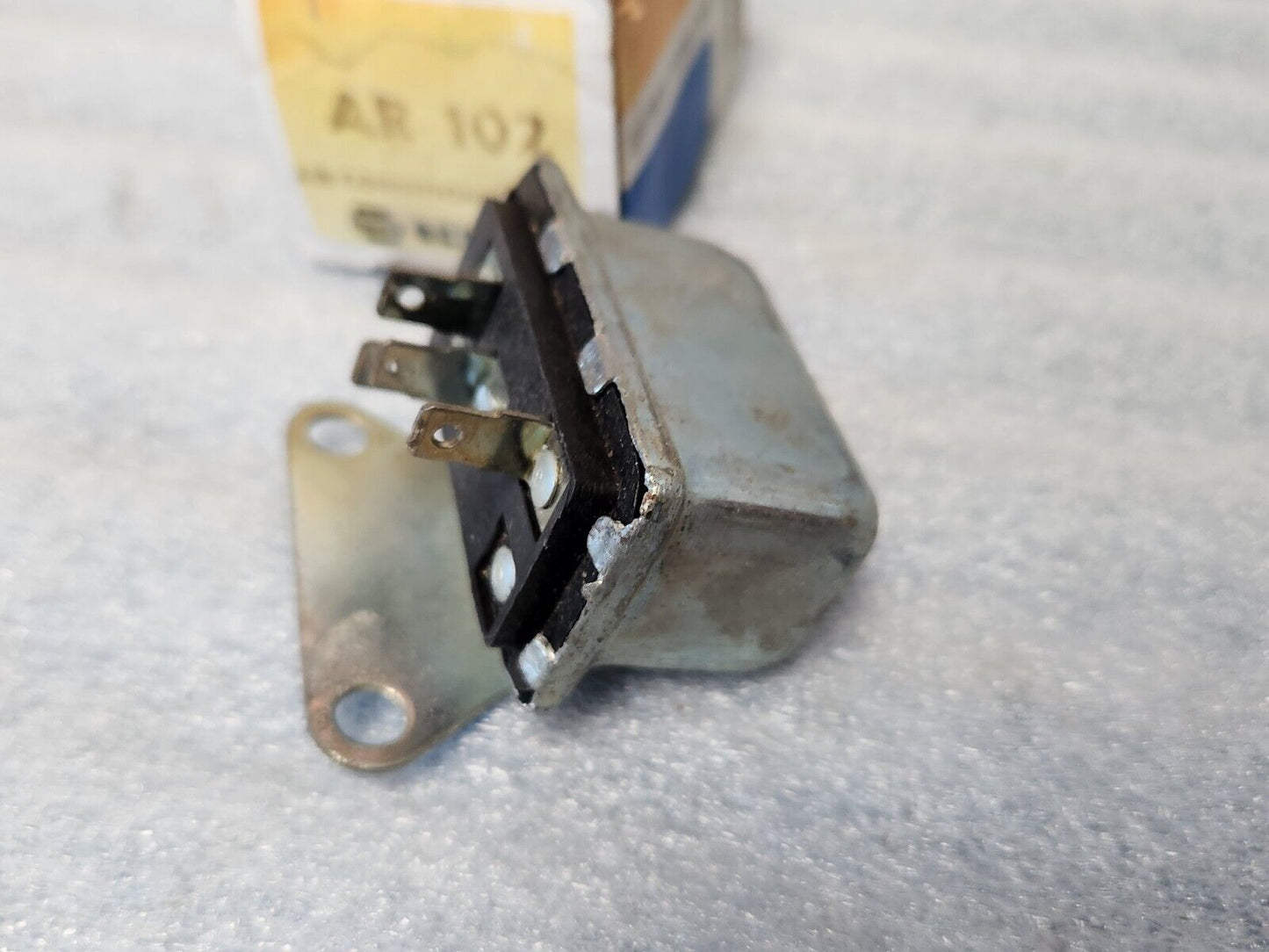 NEW 1965-1986 GM VEHICLES ECHLIN AR 102 BLOWER MOTOR HEATER AC RELAY NORS