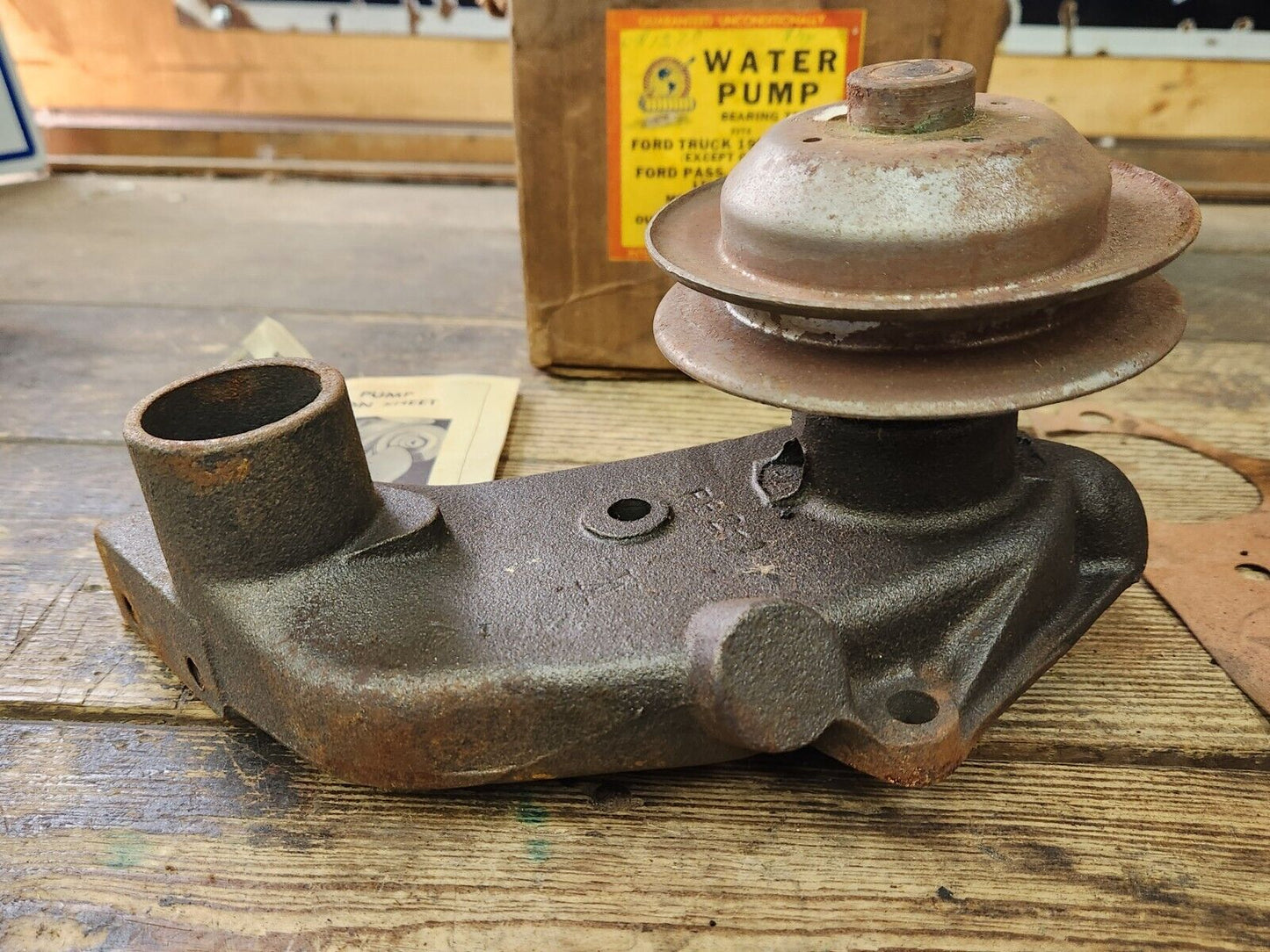 NORS 1949 FORD WATER PUMP LH 8BA-8502-G wide belt Flathead V8 49-53 Car 53 Truck