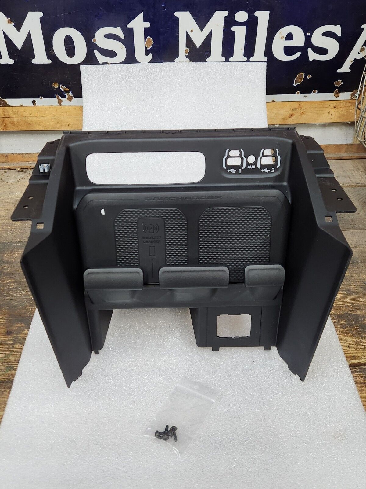 NEW 2019-23 DODGE RAM TRX BIG HORN CENTER CONSOLE MEDIA 115V USB WIRELESS BEZEL
