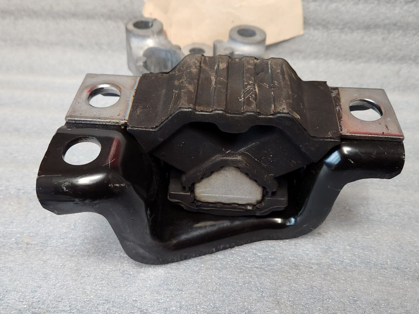 OEM MOPAR 14-22 RAM PROMASTER 1500 2500 3500 ENGINE MOUNT ISOLATOR RH 68185879AA