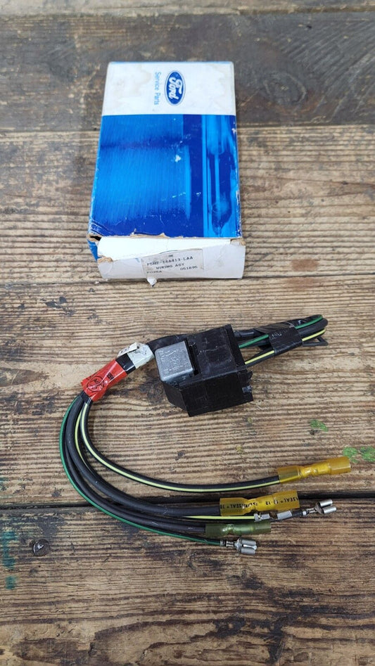 NOS OEM Ford Freightliner F5HZ-14A413-LAA Wiring Relay Assembly FREE SHIPPING